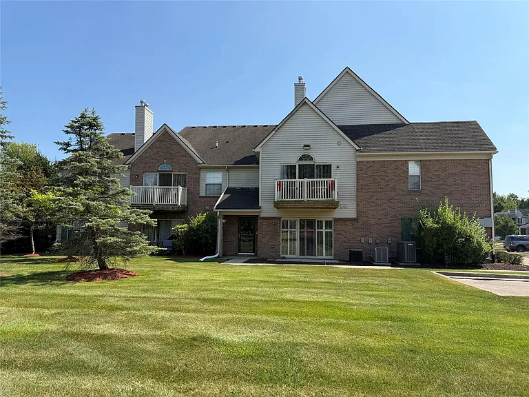 523 Brookfield Dr #81 — Photo 3