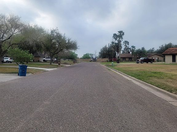 5th image of 170 Edgewater Cir