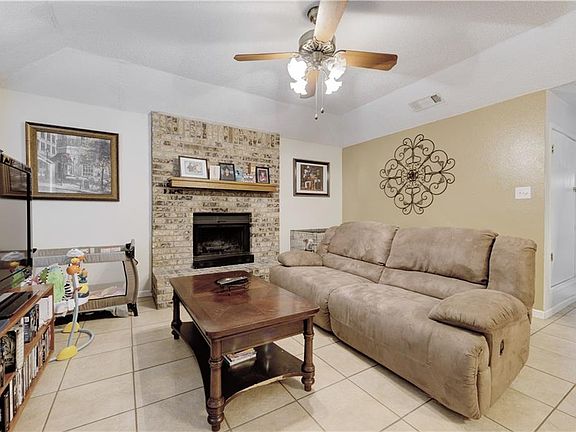 5th image of 712 Windcrest Dr