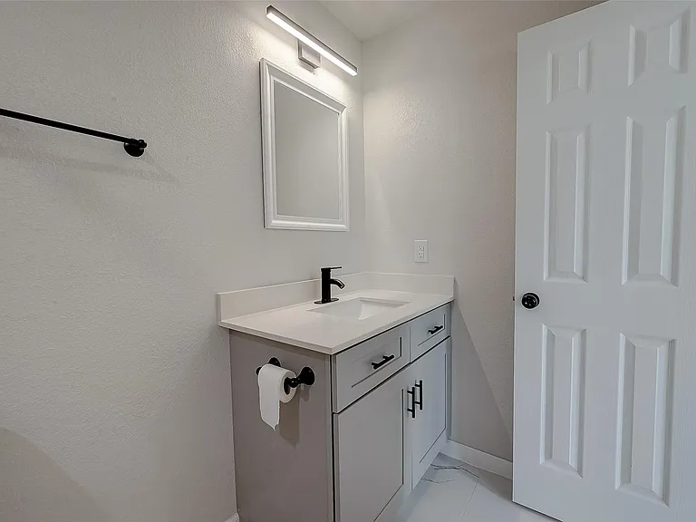 12055 Fairpoint Dr — Photo 30
