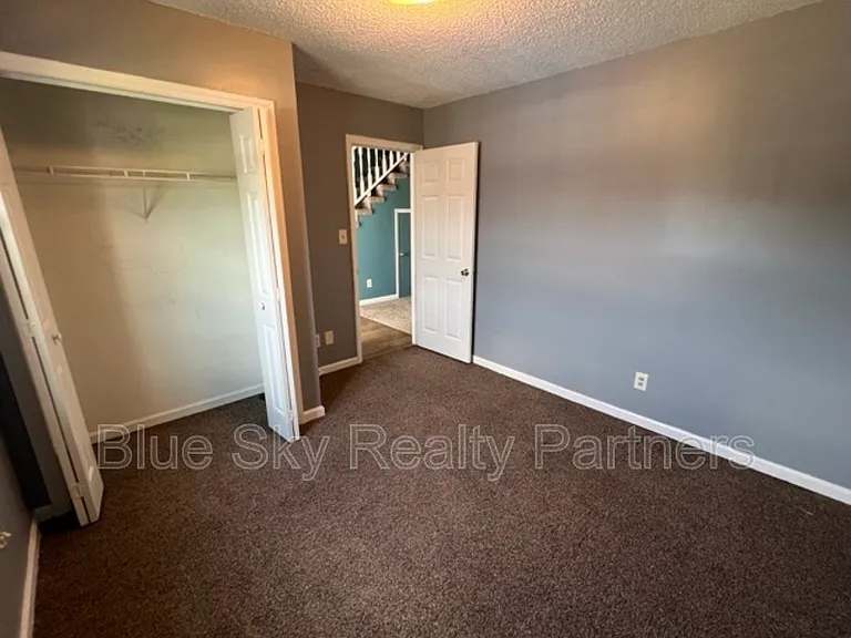 2119 Silverbrook Dr — Photo 9