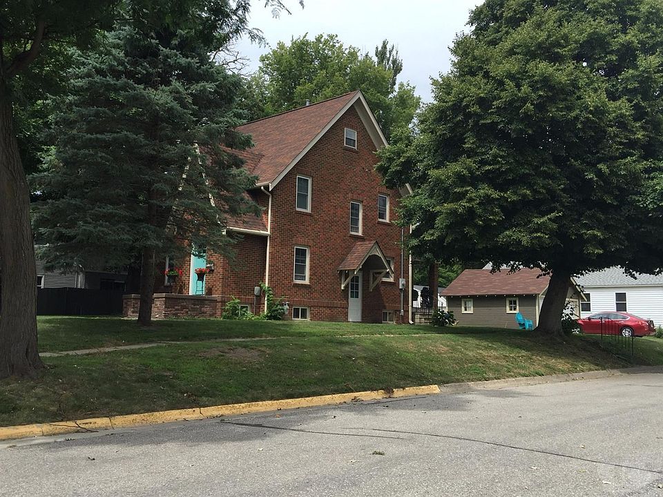 2nd image of 814 Main Ave