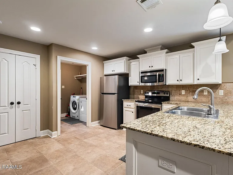 122 Acacia Ln — Photo 4