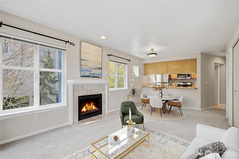 3rd image of 12345 Roosevelt Way NE #305