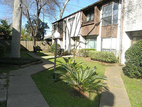 3rd image of 8316 Augustine Dr #33