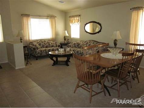 LARGE LIVING ROOM