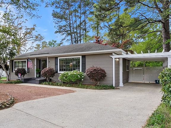 3rd image of 26 Brookhaven Dr