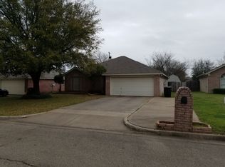 405 Preston Dr, Cleburne, TX 76033