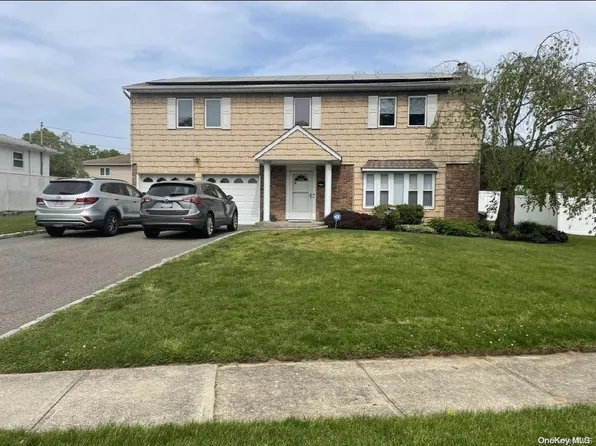 9 Grassy Lane, Smithtown, NY 11787