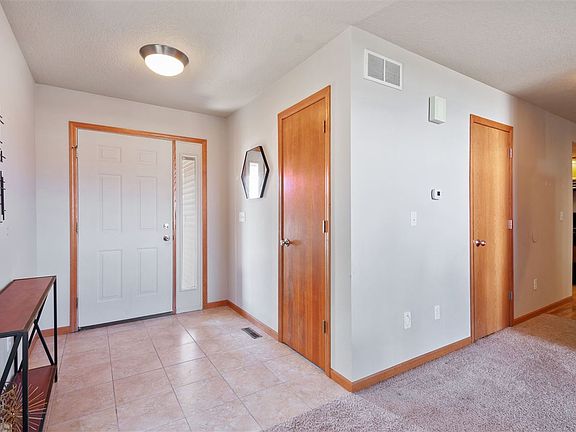 4th image of 120 E Weston Dr