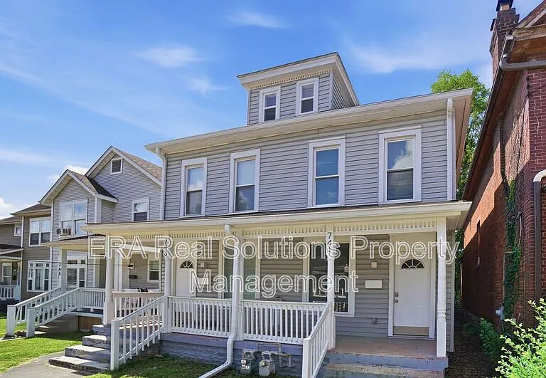 741 E Mound St — Photo 1