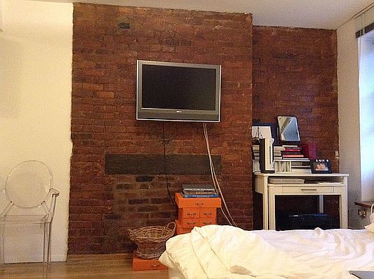 3rd image of 517 E 5th St APT 300