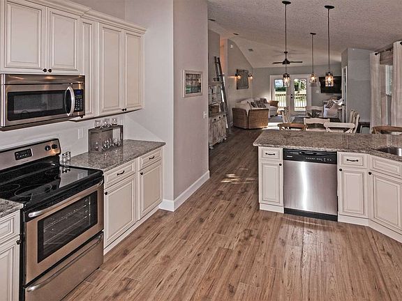 5th image of 164 Meadow Ave