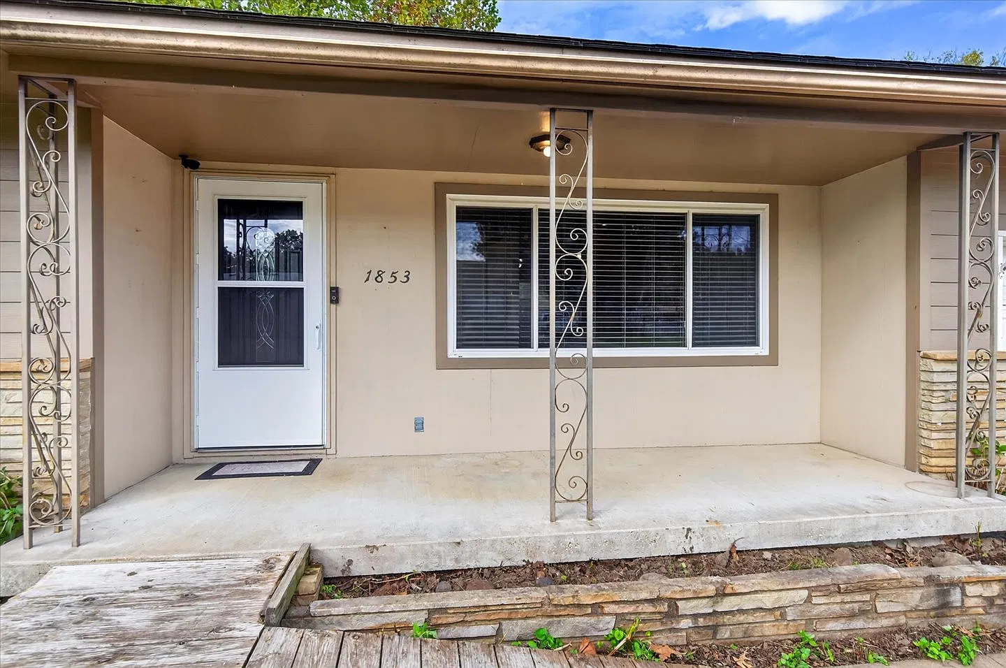 2 bed, 1.0 bath, 1293 sqft, $1,300 — Photo 4