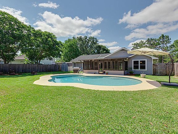 4th image of 8139 Chimney Oak Dr