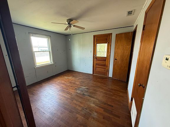 5th image of 126 W Slater St