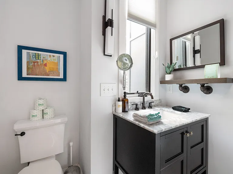 682 Barnett St NE — Photo 20