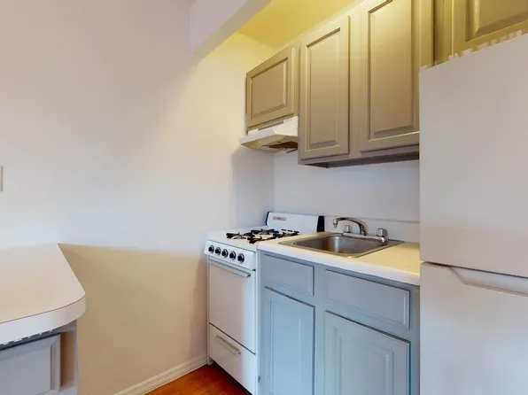 445 East 85th Street image 8 of 10