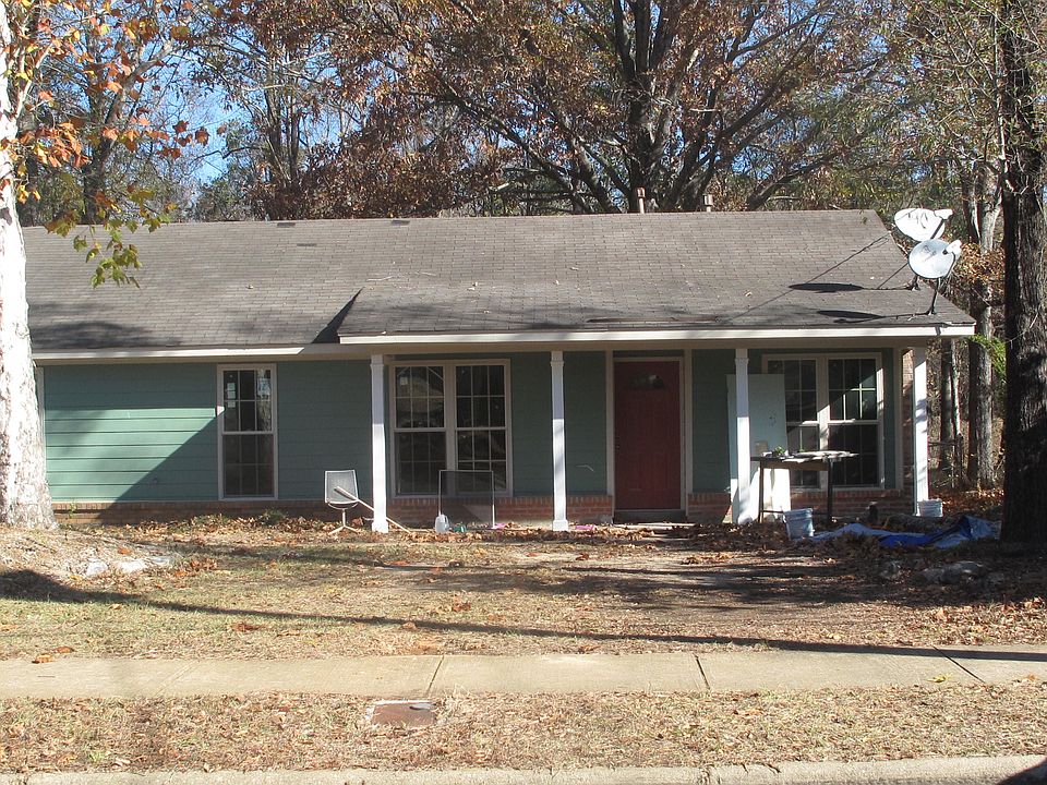 1st image of 940 N Burbank Dr