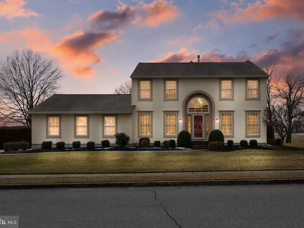 8 Splitrail Ct, Hainesport, NJ 08036