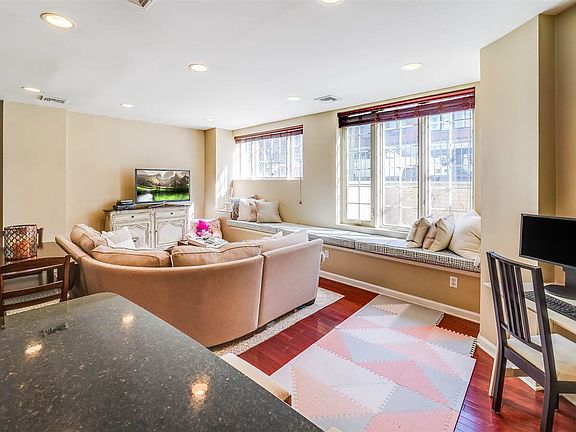 5th image of 1108 Hudson St APT 1C