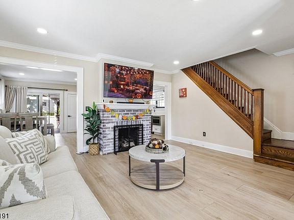5th image of 17 Weston St