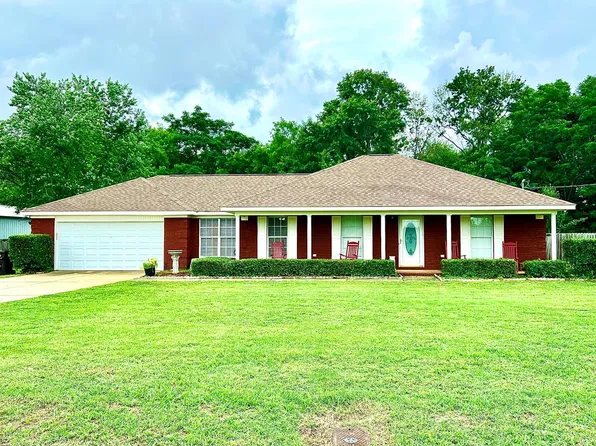 904 W King St, Headland, AL 36345