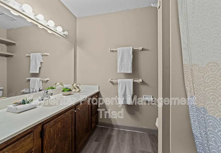 211 McIver St #A — Photo 14