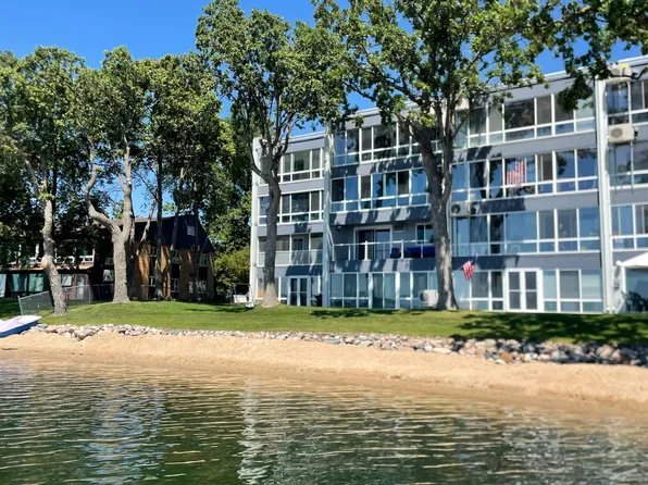 315 Park Lake Blvd APT 207, Detroit Lakes, MN 56501