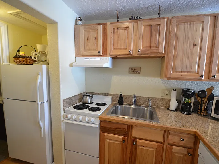 9 Yacht Club Tenderfoot St #414 — Photo 14