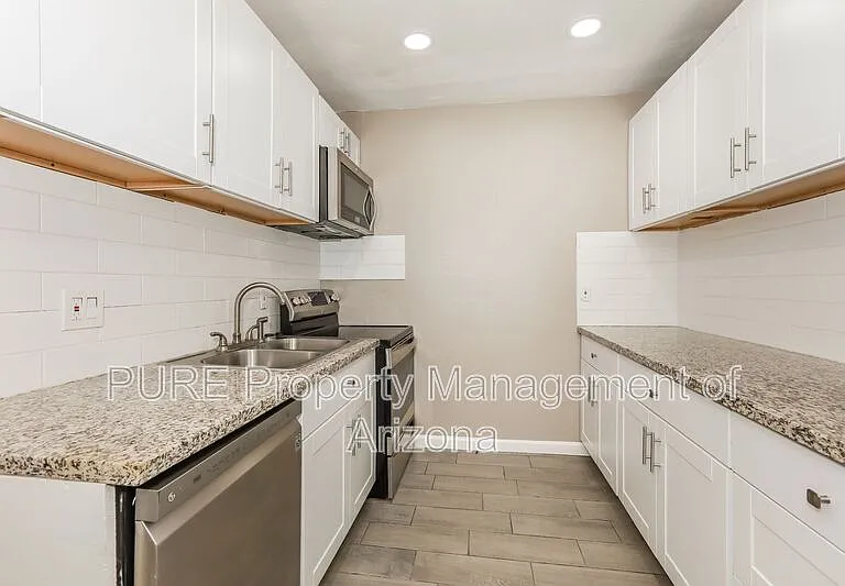 100 W Gary Dr #C — Photo 4