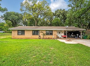 601 Crestwood Dr, Palestine, TX 75803