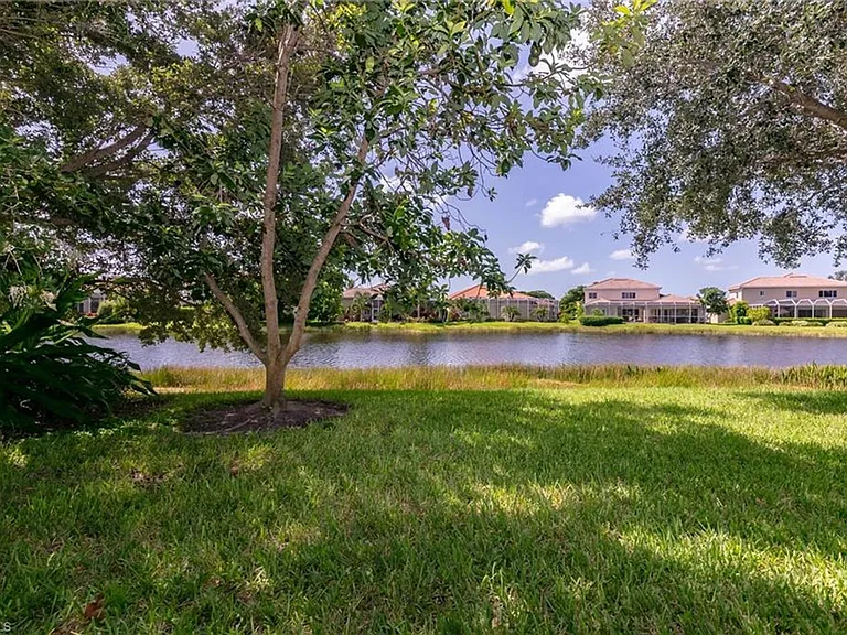 9139 Spring Mountain Way — Photo 4