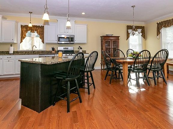 4th image of 31 Saw Mill Ln
