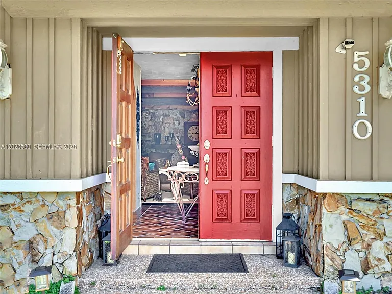 5310 SW 109th Ave — Photo 3