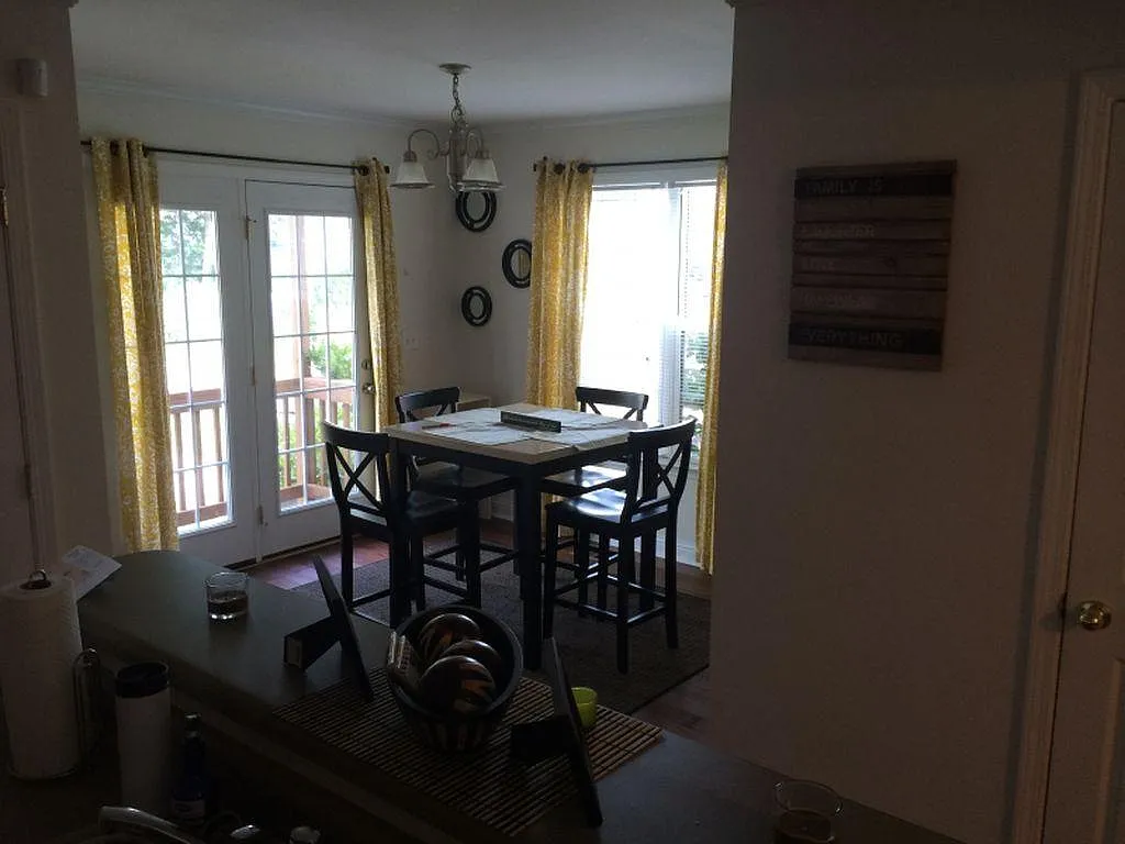 3 bed, 2.5 bath, 1100 sqft, $1,550 — Photo 2