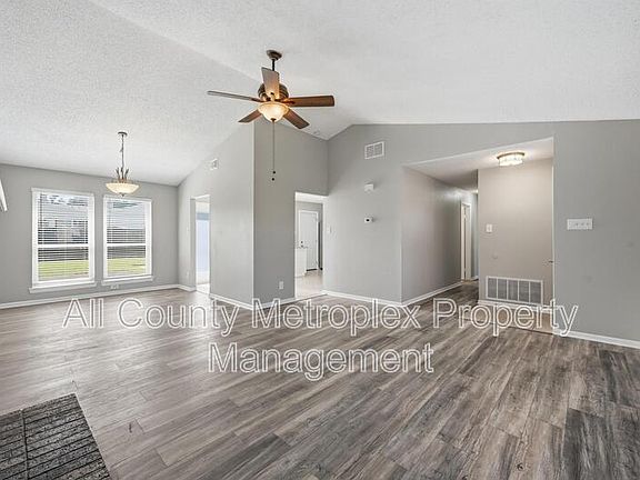 3rd image of 935 Mapleleaf Ln