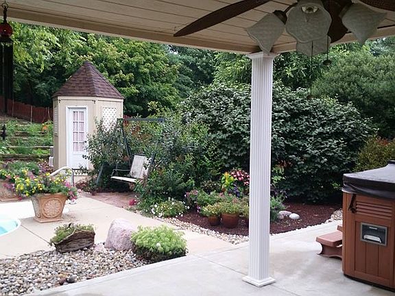 Outdoor potty and hot tub