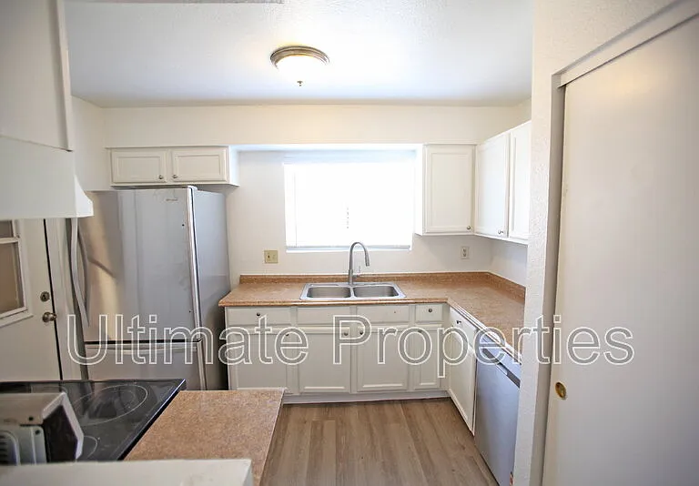 707 N 95th Dr — Photo 5