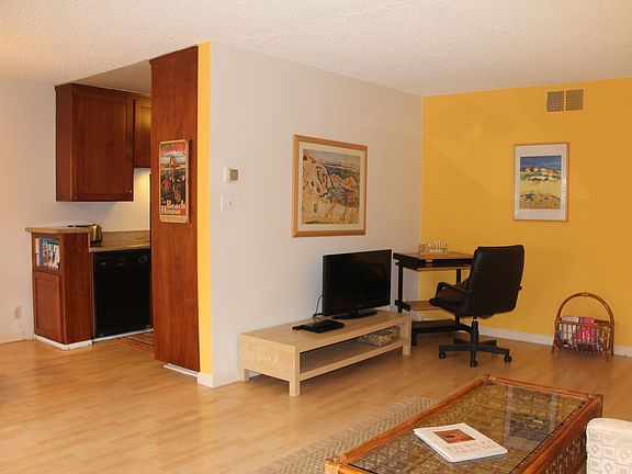 Flat Screen TV+Blue-Ray