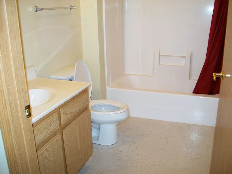 Century Estates Apartments — Photo 11