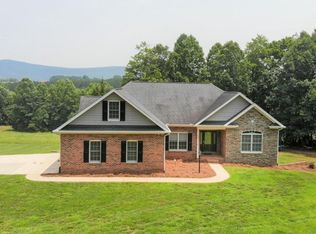 1086 Stonehead Ln, Pinnacle, NC 27043