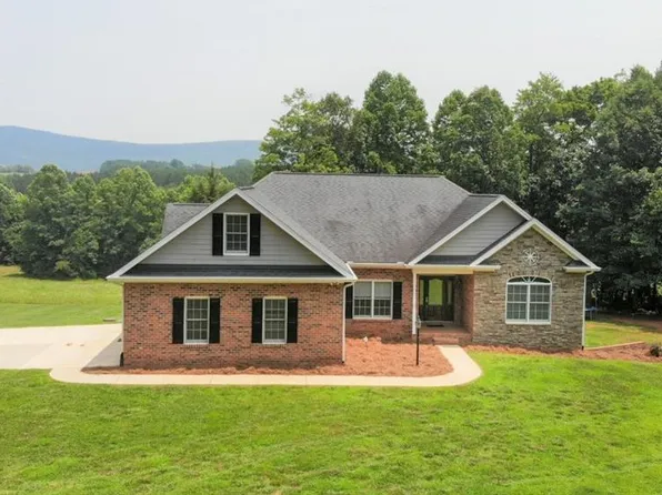 1086 Stonehead Ln, Pinnacle, NC 27043
