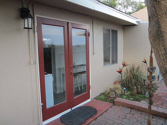 3rd image of 655 Pomona Ave