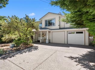1615 Agnew Ave, Saanich, BC V8N6K6