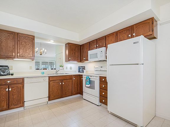 3rd image of 5843 Durham Ct