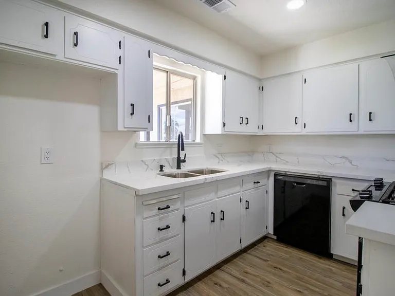 1435 S Salome St — Photo 8