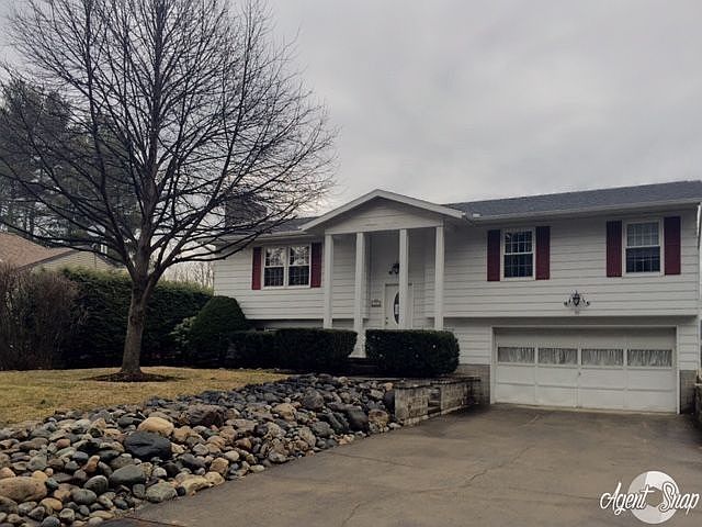 1st image of 35 Heinrick Cir