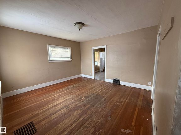 5th image of 4818 52nd St
