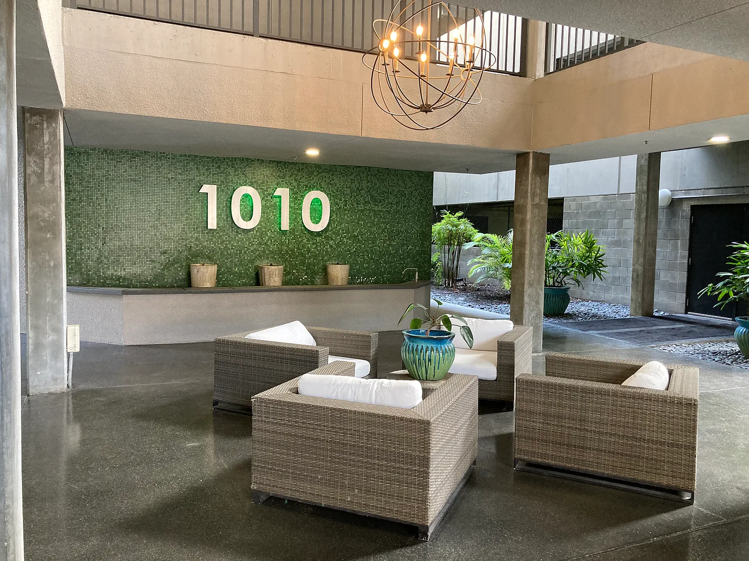 Rare Opportunity To Live In Downtown St. Pete — Photo 2